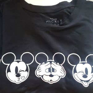 Disney mickey mouse black tee shirt  L